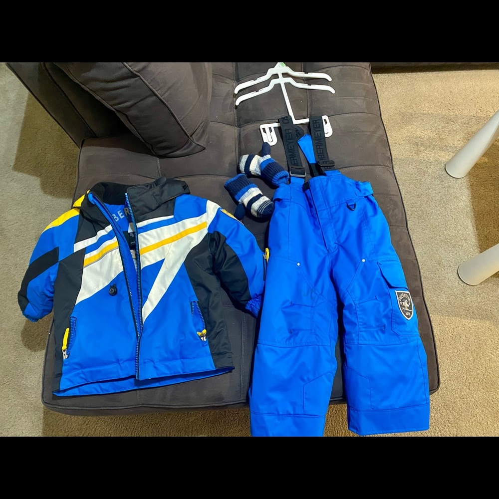 Ski Jacket and Pants for 3 yo in great condition. Only used for a weekend.